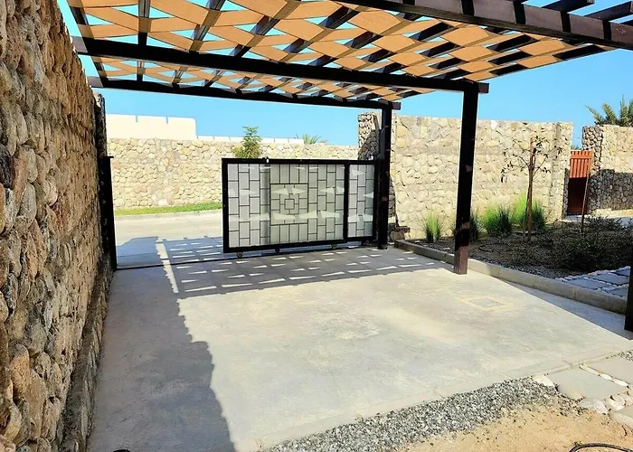 Private Pool Retreat - Full-Service Villa